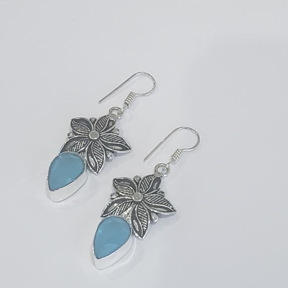 Chalcedony earrings, blue chalcedony flower earrings, 925 chalcedony earrings - Picture 4 of 11